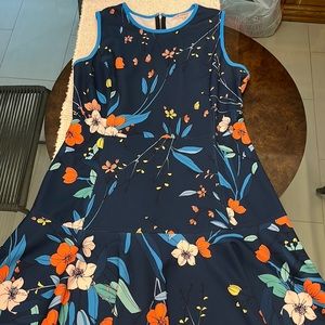 Beautiful Nanette Lapore size 12 dress. It’s too big on me. Accurate to size.